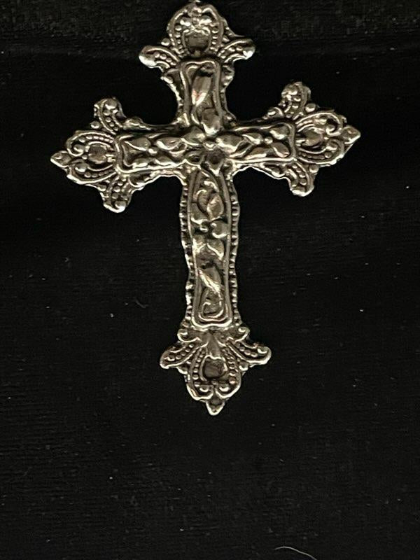 Silver Cross Hat Pin  Light weight lead free alloy metal. these pins are great to accessorize your hats or any outfit.