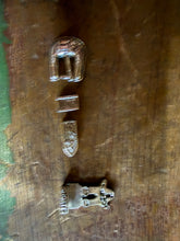 Load image into Gallery viewer, Shorty Buckle 1
